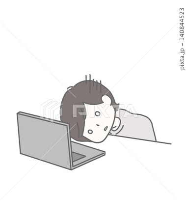 PC前で疲労困憊のフリーランス男性 PC前で疲労困憊のフリーランス男性 140844523