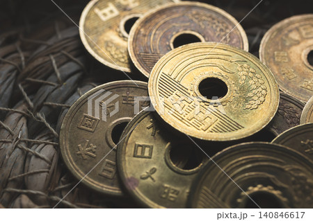 5円玉　五円硬貨 140846617