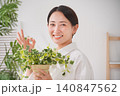 ガーデニングをする女性 140847562