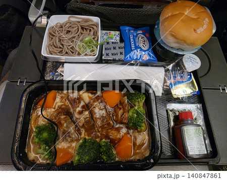 シンガポール航空　航空機内　機内食 140847861