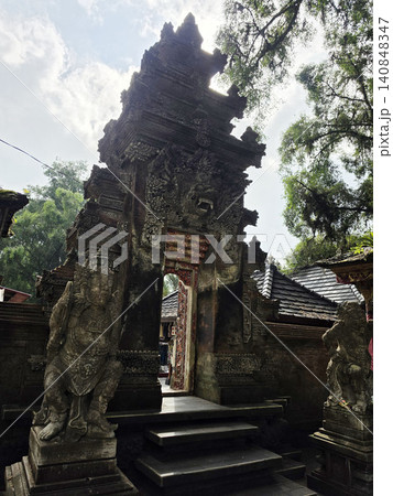 バリ島　ウブド　ティルタ ウンプル寺院 140848347