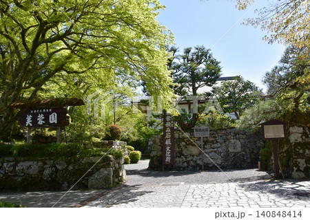 滋賀県大津市 名勝庭園芙蓉園入口と石垣と新緑 滋賀県大津市 名勝庭園芙蓉園入口と石垣と新緑 140848414