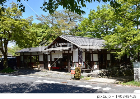 滋賀県大津市 日吉大社門前の大杉茶屋と新緑 滋賀県大津市 日吉大社門前の大杉茶屋と新緑 140848419