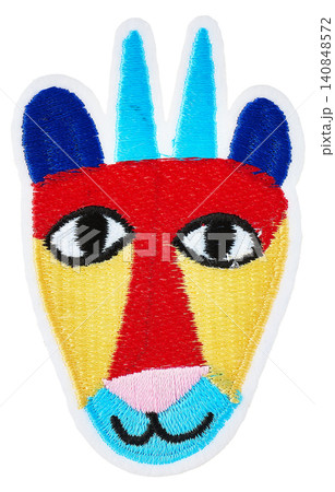 マルチカラーの動物顔刺繍ワッペン・白背景切り抜き マルチカラーの動物顔刺繍ワッペン・白背景切り抜き 140848572