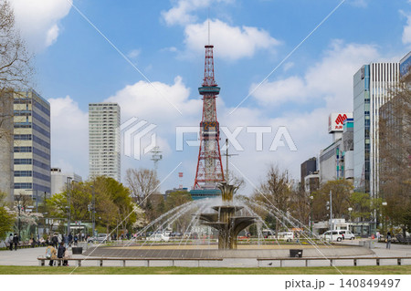 大通公園よりさっぽろテレビ塔を望む 大通公園よりさっぽろテレビ塔を望む 140849497