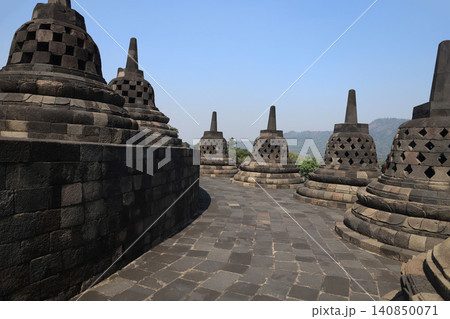 インドネシア　ジャワ島　ジョグジャカルタ　ボロブドゥール寺院　世界遺産　世界三大仏教遺跡 140850071