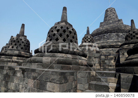 インドネシア ジャワ島 ジョグジャカルタ ボロブドゥール寺院 世界遺産 世界三大仏教遺跡 インドネシア ジャワ島 ジョグジャカルタ ボロブドゥール寺院 世界遺産 世界三大仏教遺跡 140850078