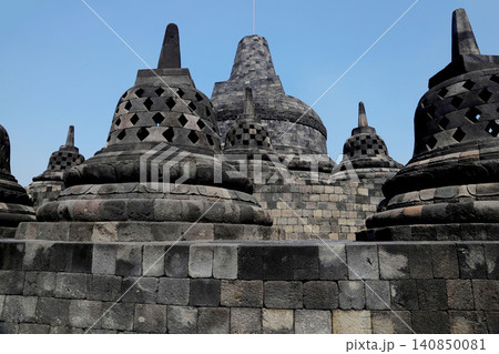 インドネシア ジャワ島 ジョグジャカルタ ボロブドゥール寺院 世界遺産 世界三大仏教遺跡 インドネシア ジャワ島 ジョグジャカルタ ボロブドゥール寺院 世界遺産 世界三大仏教遺跡 140850081