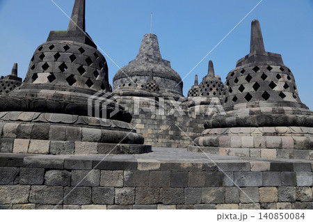 インドネシア ジャワ島 ジョグジャカルタ ボロブドゥール寺院 世界遺産 世界三大仏教遺跡 インドネシア ジャワ島 ジョグジャカルタ ボロブドゥール寺院 世界遺産 世界三大仏教遺跡 140850084