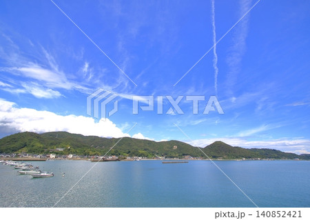 漁港がある穏やかな瀬戸内風景 漁港がある穏やかな瀬戸内風景 140852421