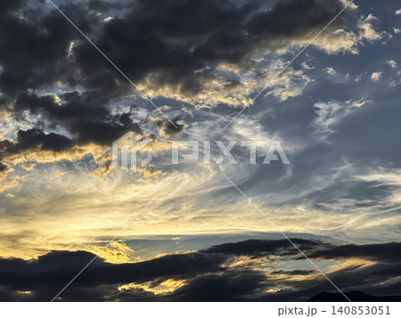 夕焼けと雲 夕焼けと雲 140853051