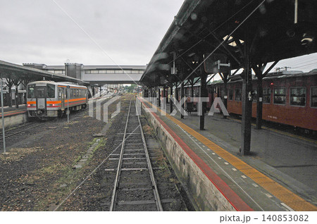 田舎の線路　姫新線津山駅 140853082
