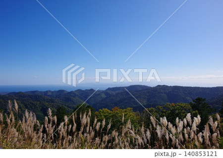 青森県むつ市　流汗台から夏泊半島・陸奥湾・野辺地湾方面を望む 140853121