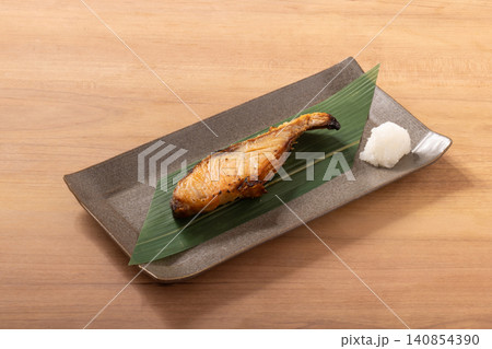 ［北海道産　白鮭］新巻鮭　焼き（寒風干し） 140854390