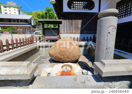【愛媛県】道後温泉本館の玉の石 【愛媛県】道後温泉本館の玉の石 140856449