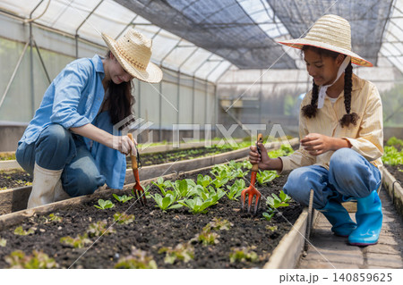 Smiling students Different ethnicities in farm vegetable Smiling students Different ethnicities in farm vegetable 140859625