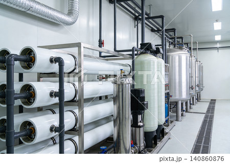 Industrial water purification system with large membrane housings and tanks 140860876