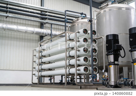 Industrial water purification system with multiple membrane filters and pumps 140860882
