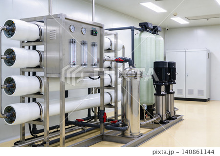 Industrial water purification system with multiple filtration tanks and pumps 140861144