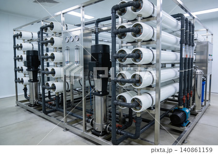 Industrial reverse osmosis water purification system with multiple membrane housings Industrial reverse osmosis water purification system with multiple membrane housings 140861159