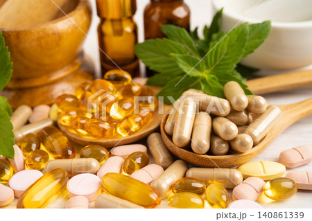 Fish oil vitamin with EPA and DHA,Alternative medicine herbal organic capsule with vitamin E omega 3. Fish oil vitamin with EPA and DHA,Alternative medicine herbal organic capsule with vitamin E omega 3. 140861339