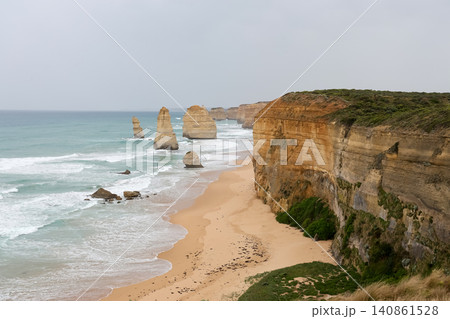 Twelve Apostles Limestone Sea Stacks Along Great Ocean Road Coastline in Overcast Weather Twelve Apostles Limestone Sea Stacks Along Great Ocean Road Coastline in Overcast Weather 140861528