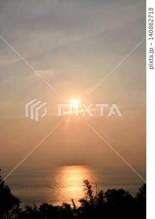 中之島の夕日 140862718