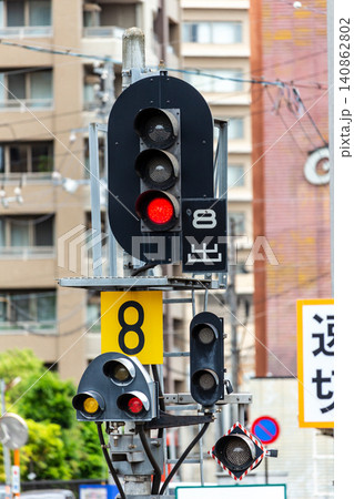 鉄道の出発信号機と入換信号機(赤信号・停止提示) 鉄道の出発信号機と入換信号機(赤信号・停止提示) 140862802