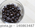 カップに入ったコーヒー豆 140863487