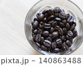 カップに入ったコーヒー豆 140863488