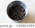 カップに入ったコーヒー豆 140863489