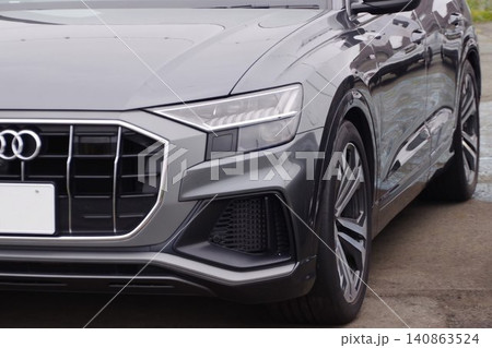 輸入車 アウディQ8のフロントマスク 輸入車 アウディQ8のフロントマスク 140863524