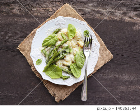 Creamy Gnocchi With Asparagus and Spinach Creamy Gnocchi With Asparagus and Spinach 140863544