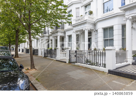 White terraced houses on a quiet street in London White terraced houses on a quiet street in London 140863859