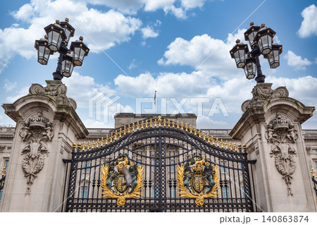 The ornate gates of Buckingham Palace in London The ornate gates of Buckingham Palace in London 140863874