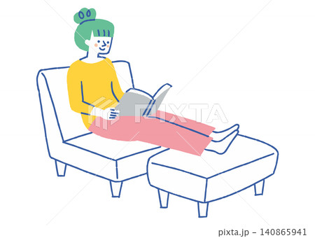 家でゆったり過ごす読書中の女性_色 140865941