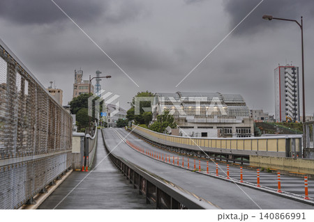 曇天の十条とパノラマプール付近の道路風景 曇天の十条とパノラマプール付近の道路風景 140866991
