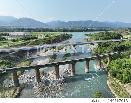 初夏の穴吹川橋りょうと吉野川と交わる地点 初夏の穴吹川橋りょうと吉野川と交わる地点 140867018
