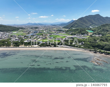 瀬戸内海のそばを走る白方橋付近の予讃線夏風景 香川県多度津町 瀬戸内海のそばを走る白方橋付近の予讃線夏風景 香川県多度津町 140867793