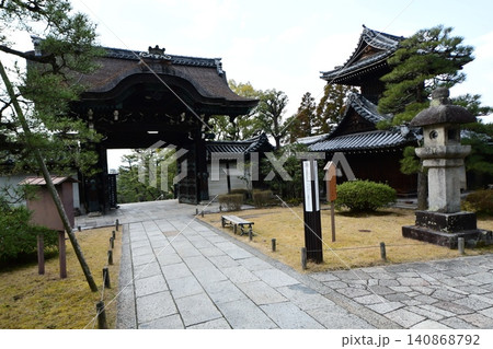 京都府 大谷祖廟 総門 & 太鼓堂 京都市東山区円山町 2022年 3月 京都府 大谷祖廟 総門 & 太鼓堂 京都市東山区円山町 2022年 3月 140868792
