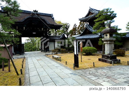 京都府 大谷祖廟 総門 & 太鼓堂 京都市東山区円山町 2022年 3月 京都府 大谷祖廟 総門 & 太鼓堂 京都市東山区円山町 2022年 3月 140868793