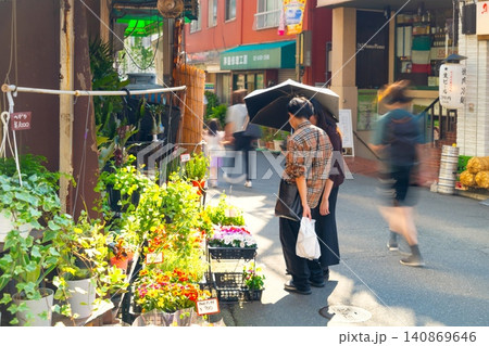 東京・不動前駅通り商店街 東京・不動前駅通り商店街 140869646