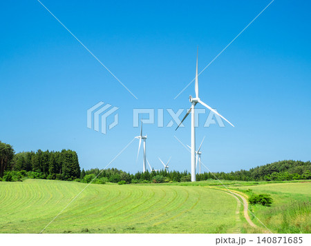 鳥海山麓の風力発電所(秋田県) 鳥海山麓の風力発電所(秋田県) 140871685