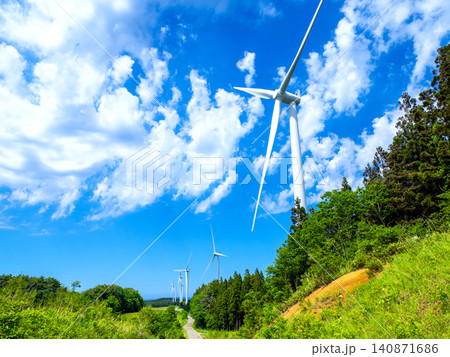 鳥海山麓の風力発電所(秋田県) 鳥海山麓の風力発電所(秋田県) 140871686