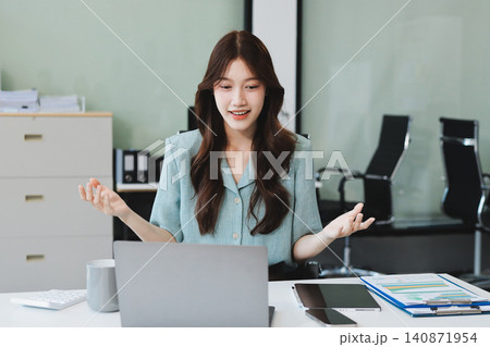 Businesswoman working with tablet and financial reports in modern office Businesswoman working with tablet and financial reports in modern office 140871954