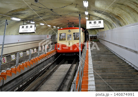 立山黒部アルペンルート 黒部湖駅のケーブルカー 立山黒部アルペンルート 黒部湖駅のケーブルカー 140874991