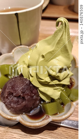 抹茶ゼリーと黒蜜が美味しい上品な和スイーツ・抹茶パフェの風景 抹茶ゼリーと黒蜜が美味しい上品な和スイーツ・抹茶パフェの風景 140876509