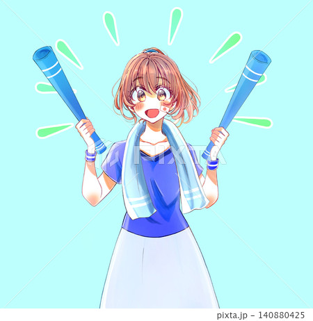 両手でメガホンを持った明るい表情の女性　青いユニフォーム 140880425