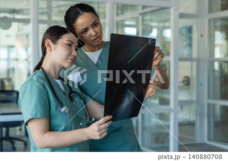 Doctors in clinic analyzing xray results and discussing the diagnosis 140880708