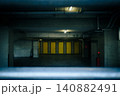 並んだ黄色い扉 140882491